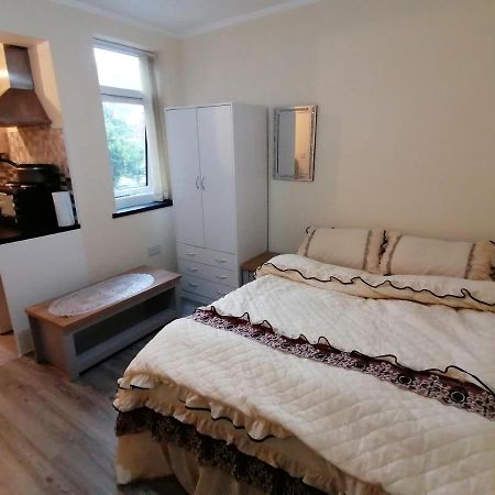 Self-Contained Studio Flat Bathrooms Kitchens Upgrade Locations To City Centre 15 Minutes Walking Distance Nottingham Universities Queen Hospitals City Hospitals Kültér fotó