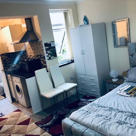 Self-Contained Studio Flat Bathrooms Kitchens Upgrade Locations To City Centre 15 Minutes Walking Distance Nottingham Universities Queen Hospitals City Hospitals Kültér fotó