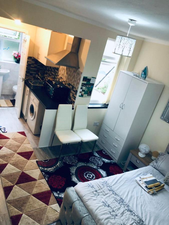 Self-Contained Studio Flat Bathrooms Kitchens Upgrade Locations To City Centre 15 Minutes Walking Distance Nottingham Universities Queen Hospitals City Hospitals Kültér fotó